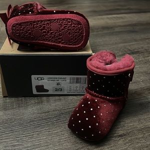 UGG INFANT JESSIE BOW                            CRIB BOOTIE. SIZE: 2/3